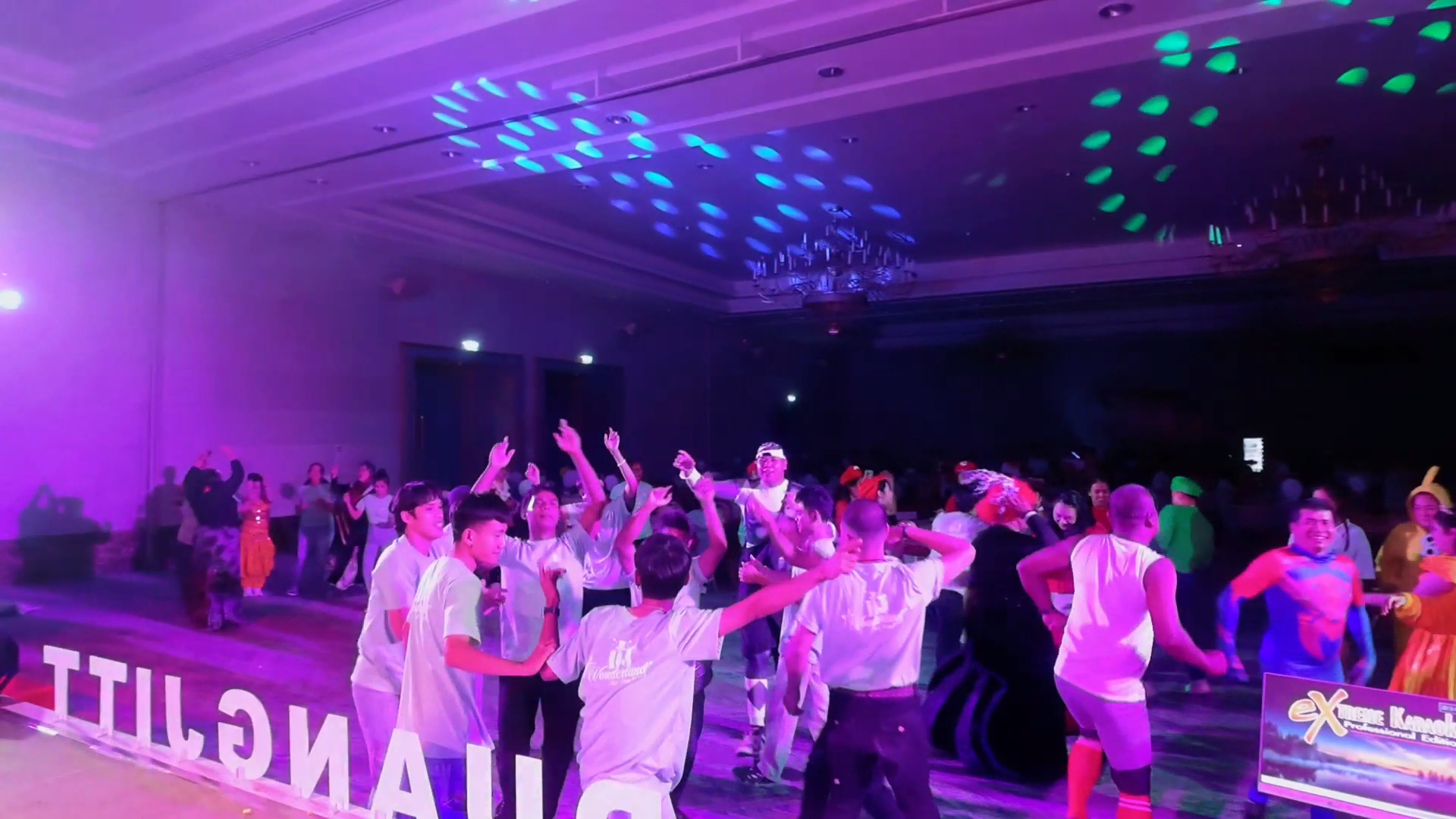 วงดนตรีภูเก็ต thecactuslivemusicband กำลังแสดงสดในงาน Staff Party @ดวงจิต รีสอร์ท